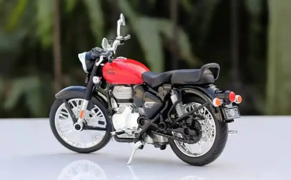 Royal Enfield Classic 350 1:15 licensed diecast bike with Supporting Wheels & 2 Extra Tanks - Image 4