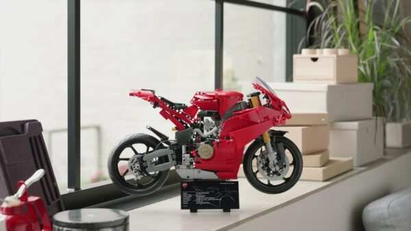 Technic Ducati Panigale V4 S Motorcycle Model Building Set 42202 Building Kit (1603 Pieces) - Image 11